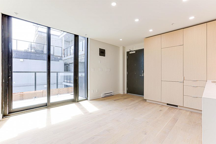 704 239 KEEFER STREET, Vancouver BC V6A 1X6