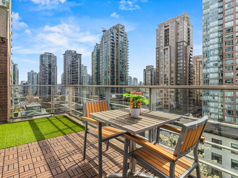 803 565 SMITHE STREET, Vancouver BC V6B 0E4
