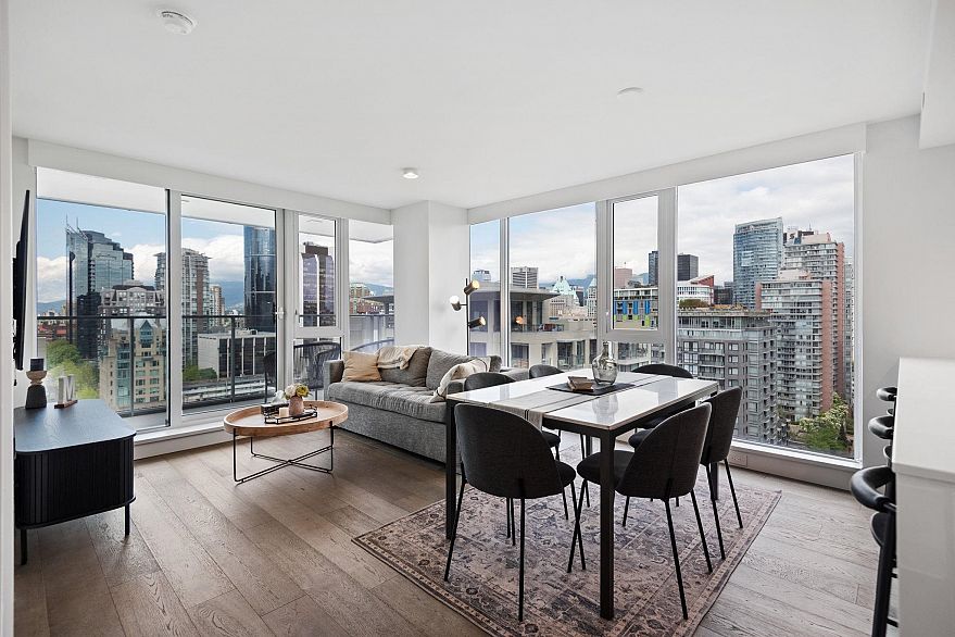 2002 1111 Richards Street