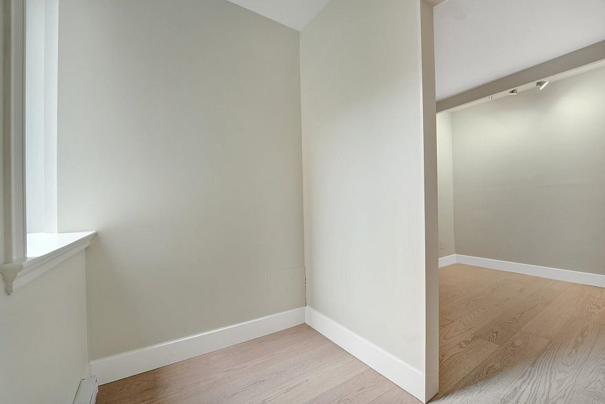 701 233 Abbott Street