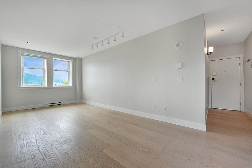 701 233 Abbott Street