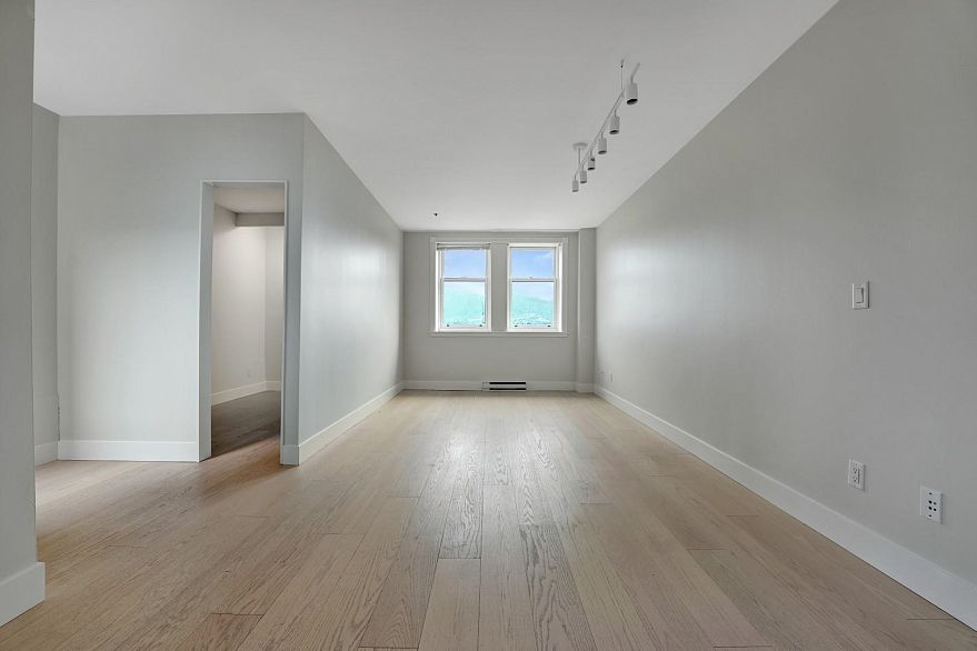 701 233 Abbott Street