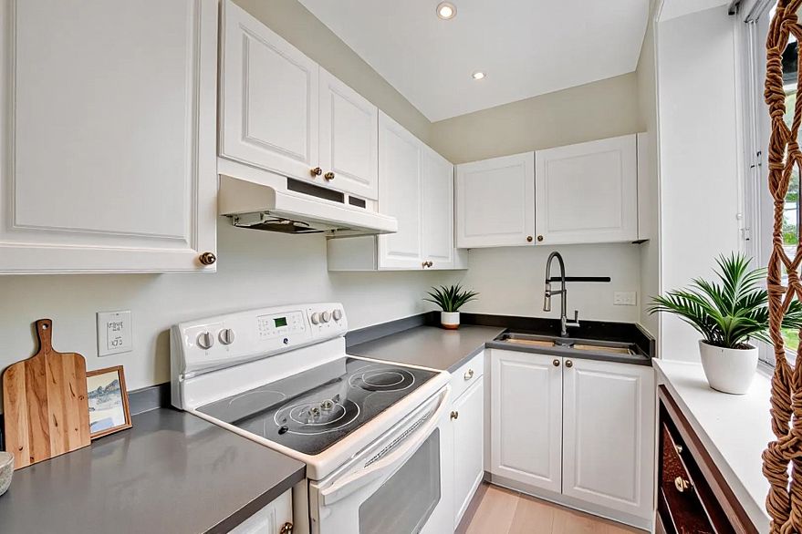 701 233 Abbott Street