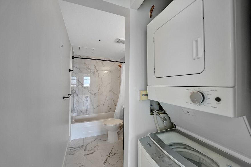 701 233 Abbott Street