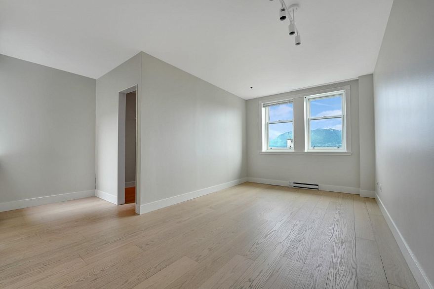 701 233 Abbott Street