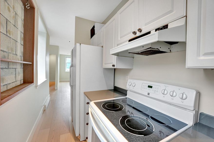 701 233 Abbott Street