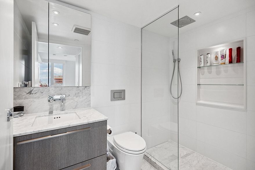 2002 1111 Richards Street