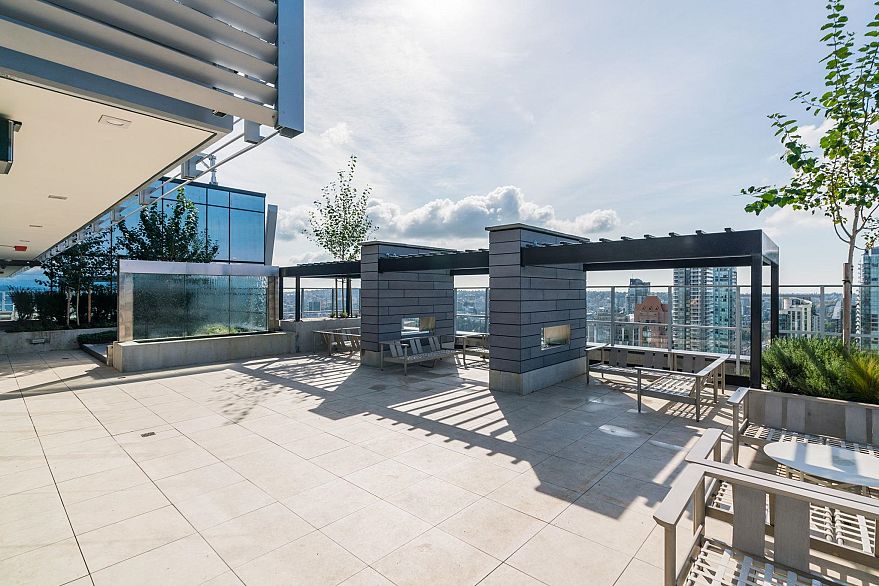 2002 1111 Richards Street