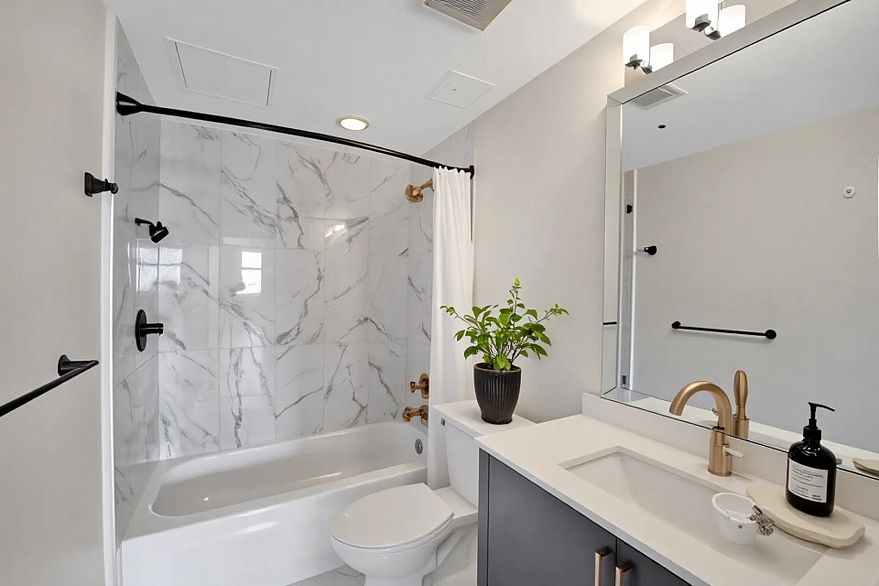 701 233 Abbott Street