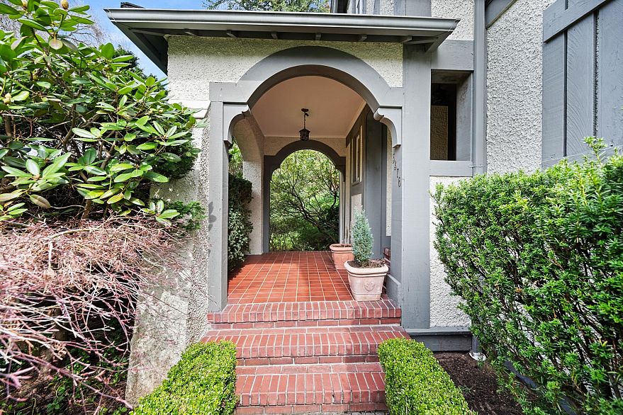 5376 Marguerite Street