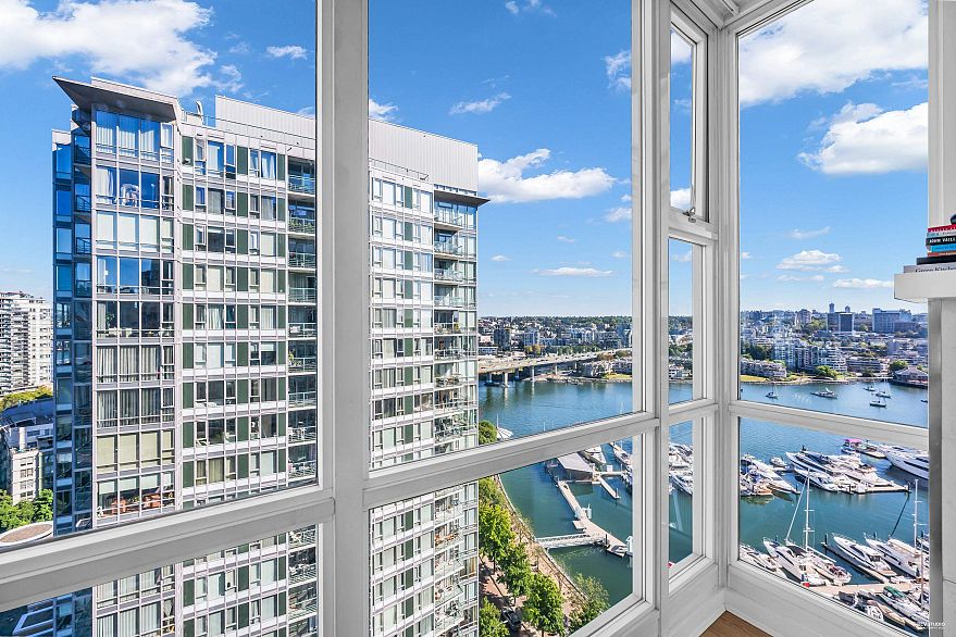 2207 1077 MARINASIDE CRESCENT, Vancouver BC V6Z 2Z5