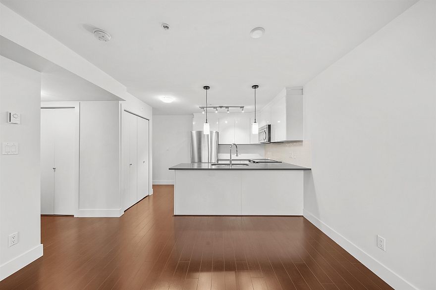 306 4338 COMMERCIAL STREET, Vancouver BC V5N 2S7
