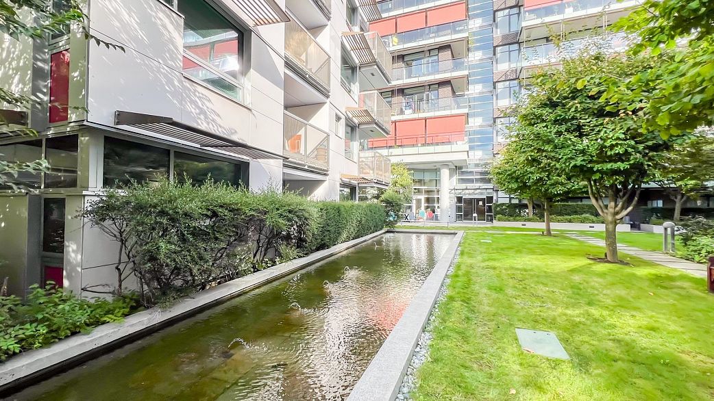 809 1661 Ontario Street