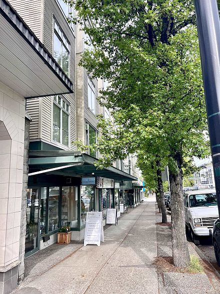 311 3727 W 10th Avenue