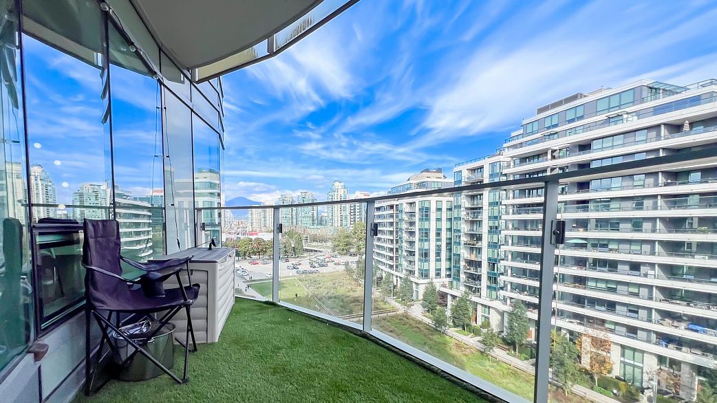 809 1661 Ontario Street