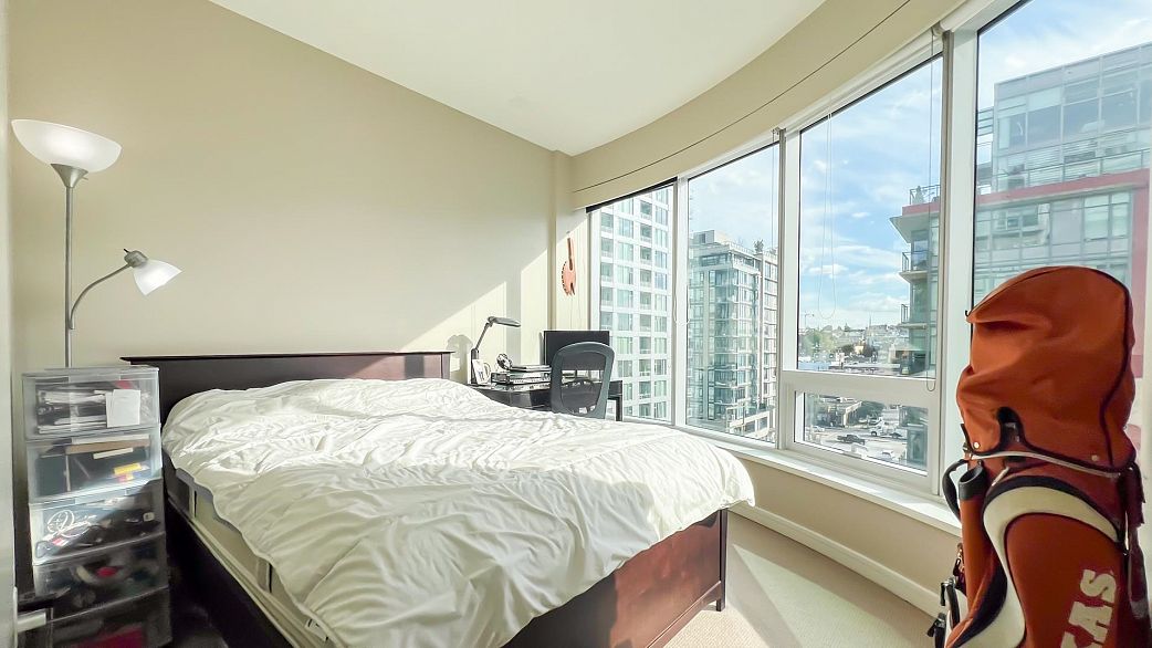 809 1661 Ontario Street