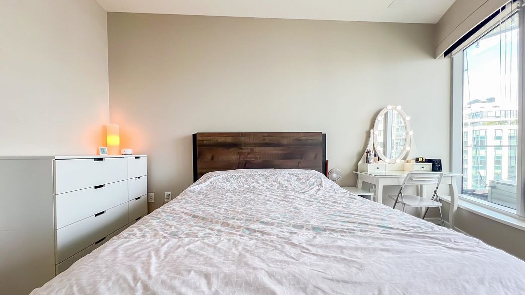 809 1661 Ontario Street