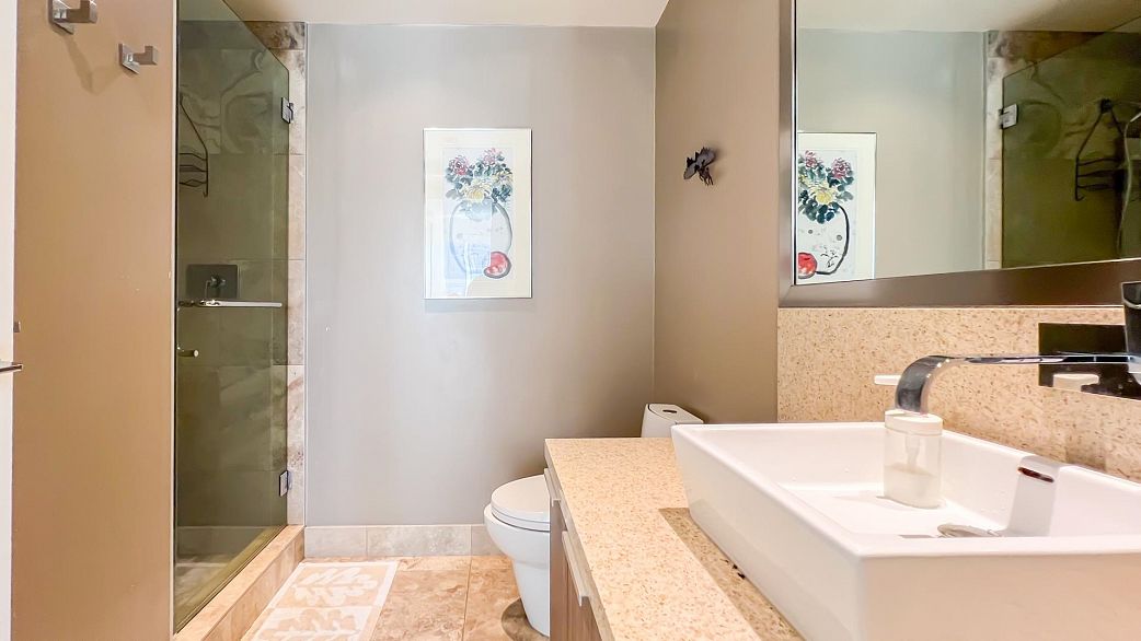 809 1661 Ontario Street