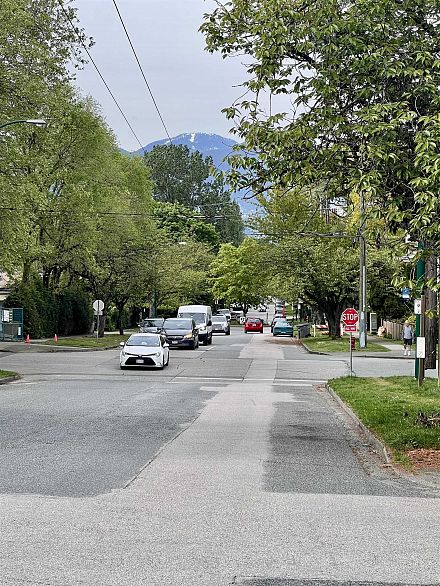 311 3727 W 10th Avenue