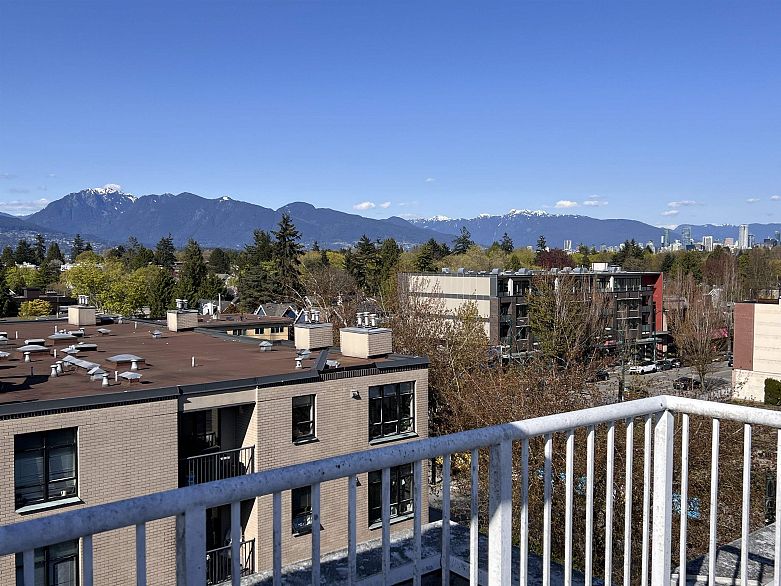 311 3727 W 10th Avenue