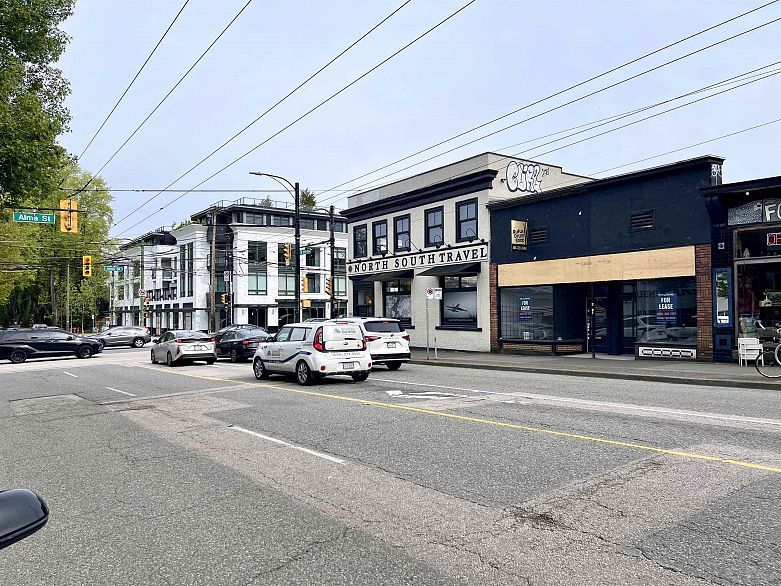 311 3727 W 10th Avenue