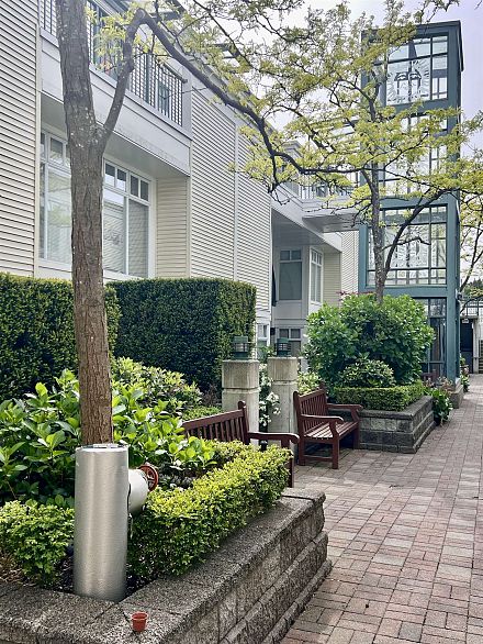 311 3727 W 10th Avenue