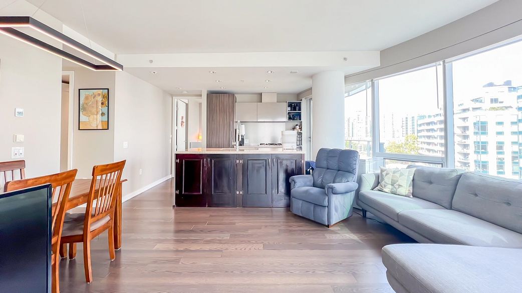 809 1661 Ontario Street