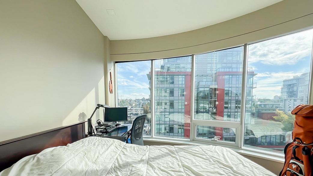 809 1661 Ontario Street