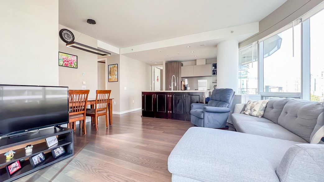 809 1661 Ontario Street