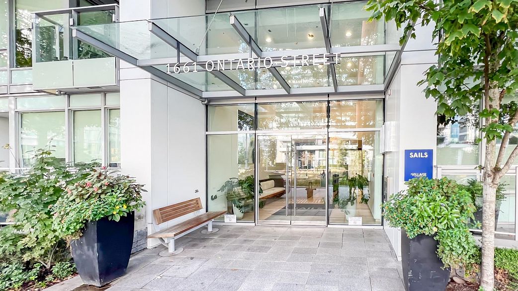 809 1661 Ontario Street