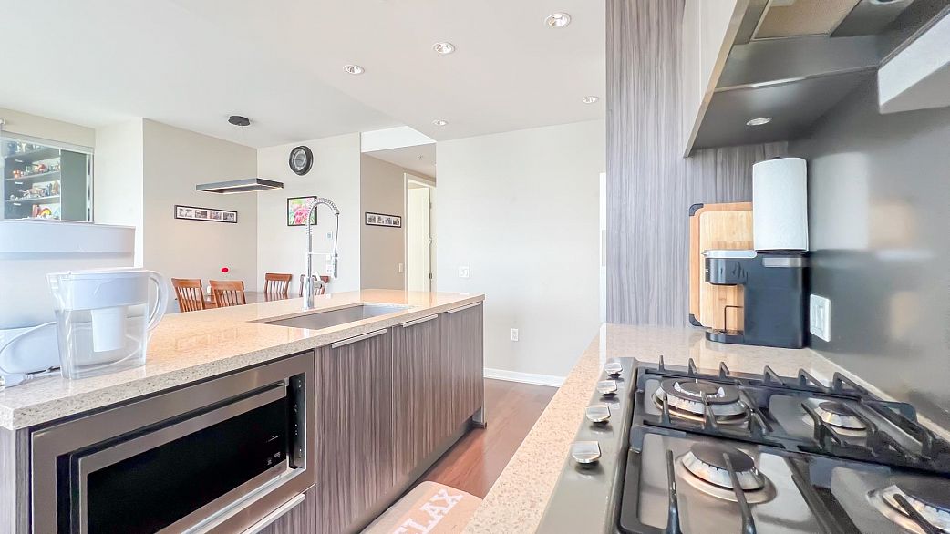 809 1661 Ontario Street