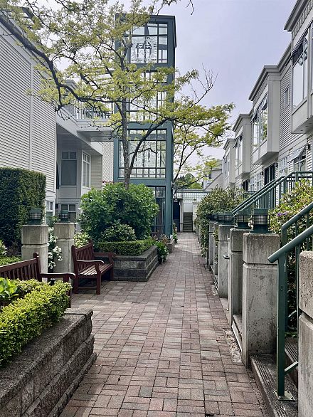 311 3727 W 10th Avenue