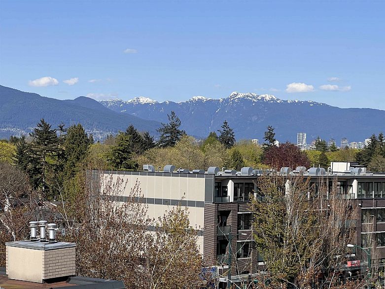 311 3727 W 10th Avenue