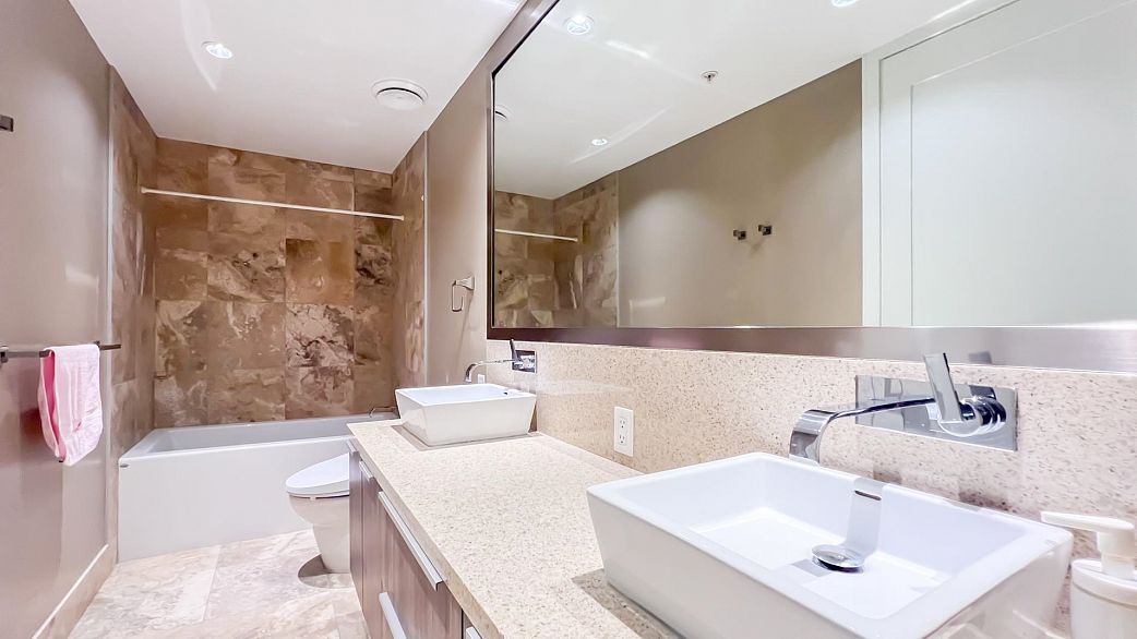 809 1661 Ontario Street