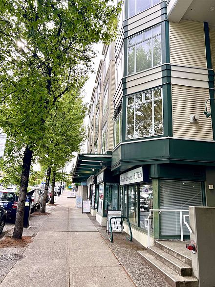 311 3727 W 10th Avenue