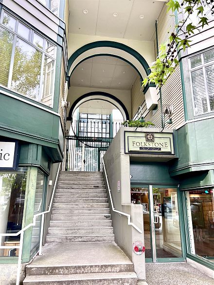 311 3727 W 10th Avenue