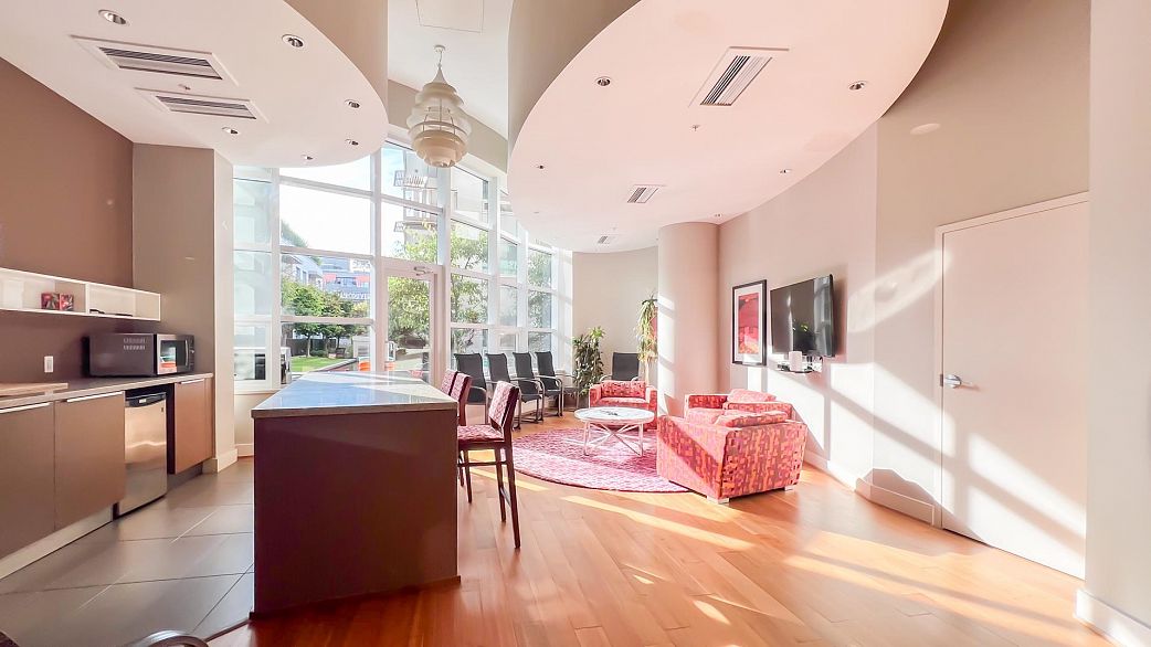 809 1661 Ontario Street