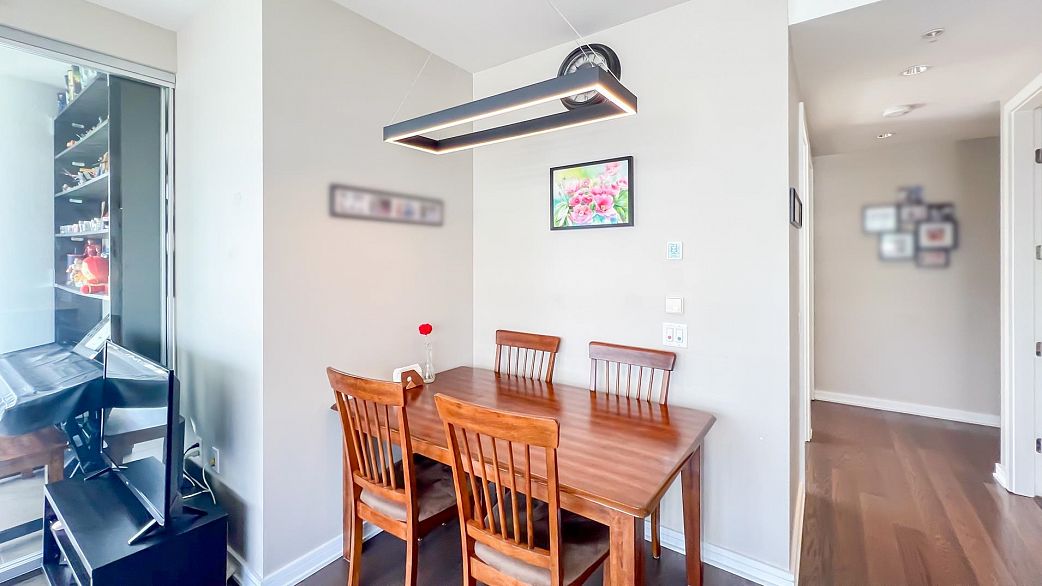 809 1661 Ontario Street