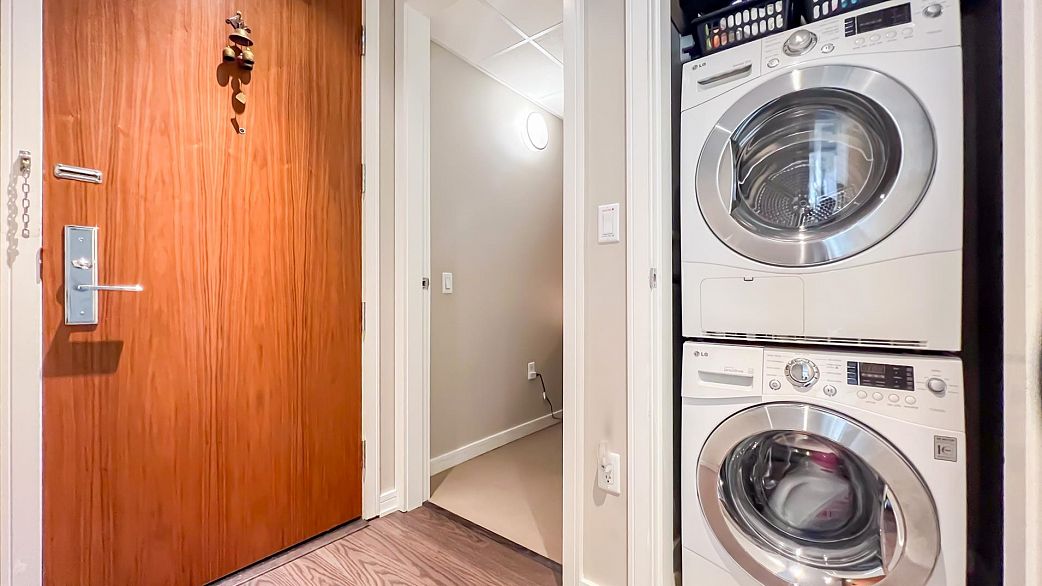 809 1661 Ontario Street