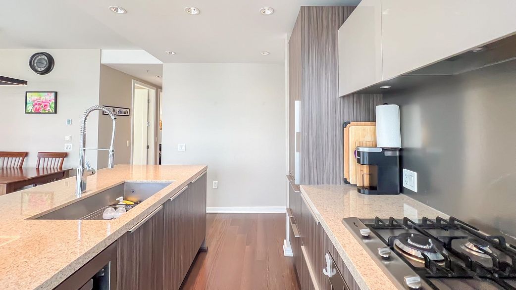 809 1661 Ontario Street