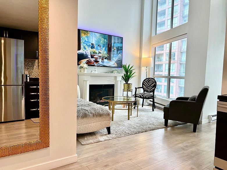 811 933 SEYMOUR STREET, Vancouver BC V6B 6L6