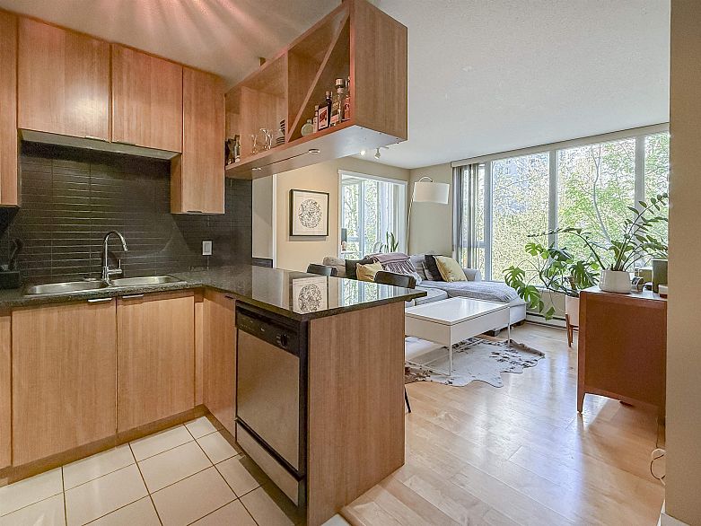 302 1010 Richards Street