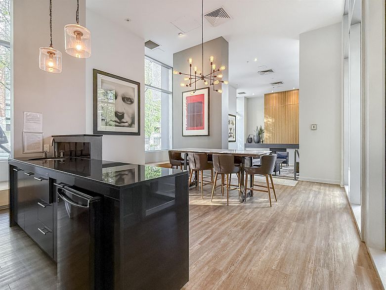 302 1010 Richards Street