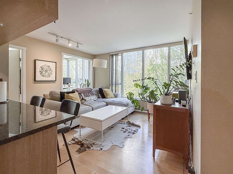 302 1010 Richards Street