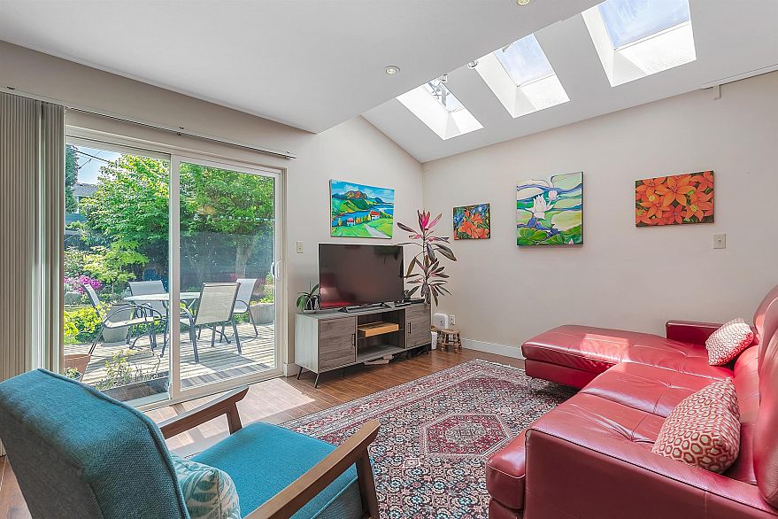 2118 6050 Larch Street