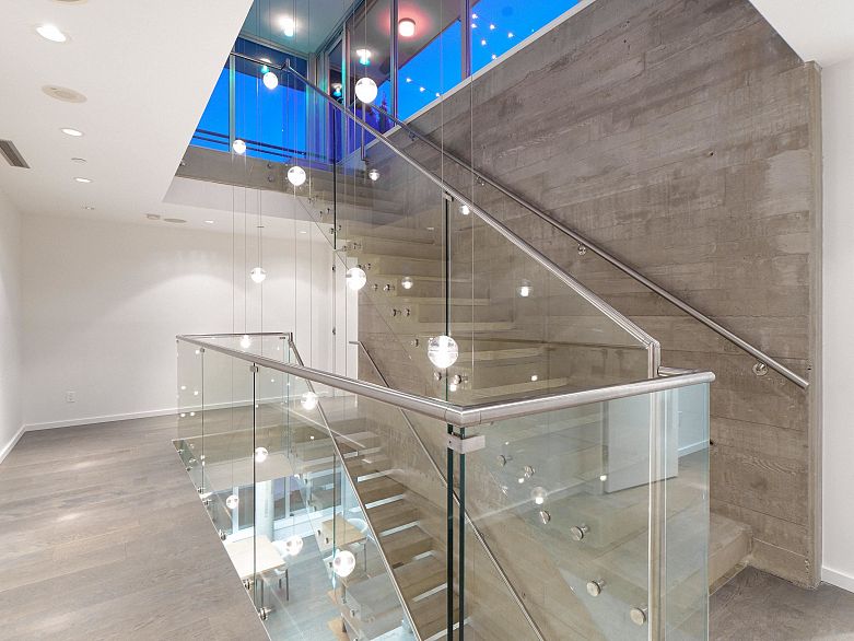 801 221 UNION STREET, Vancouver BC V6A 0B4