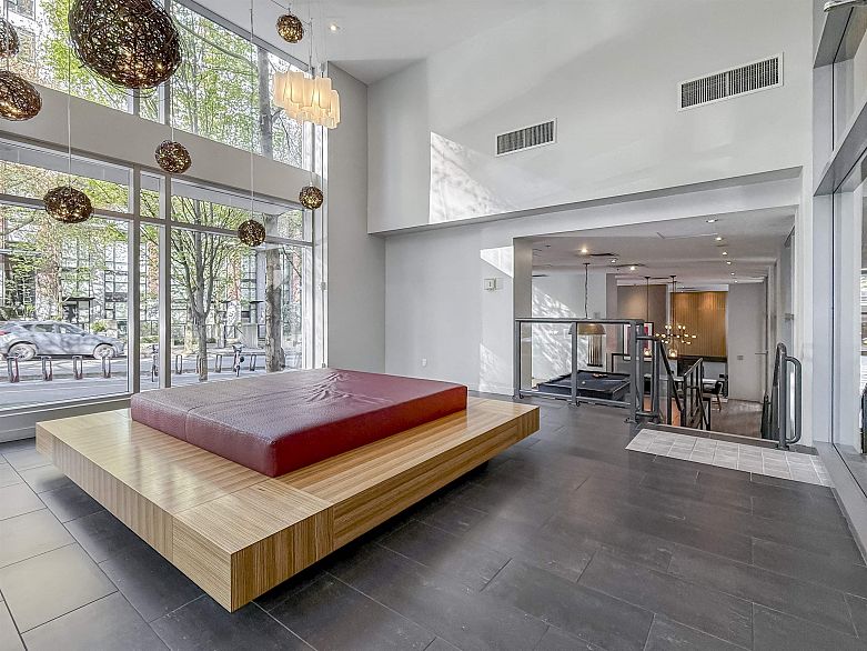 302 1010 Richards Street