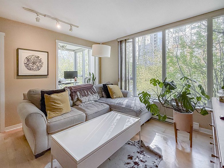 302 1010 Richards Street