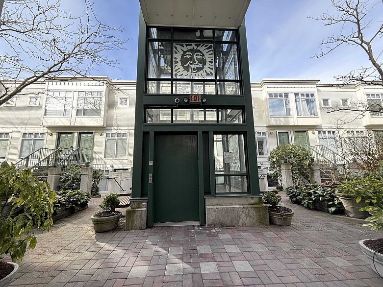 212 3727 W 10TH AVENUE, Vancouver BC V6R 2G5