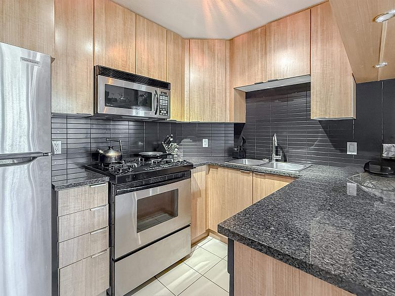 302 1010 Richards Street